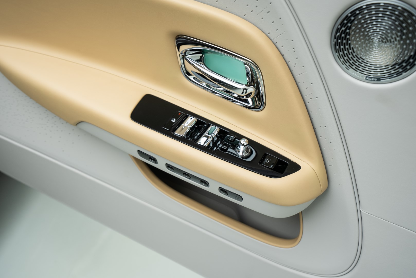 2024 ROLLS ROYCE SPECTRE. GCC. VERY HIGH SPEC. WARRANTY AND SERVICE.